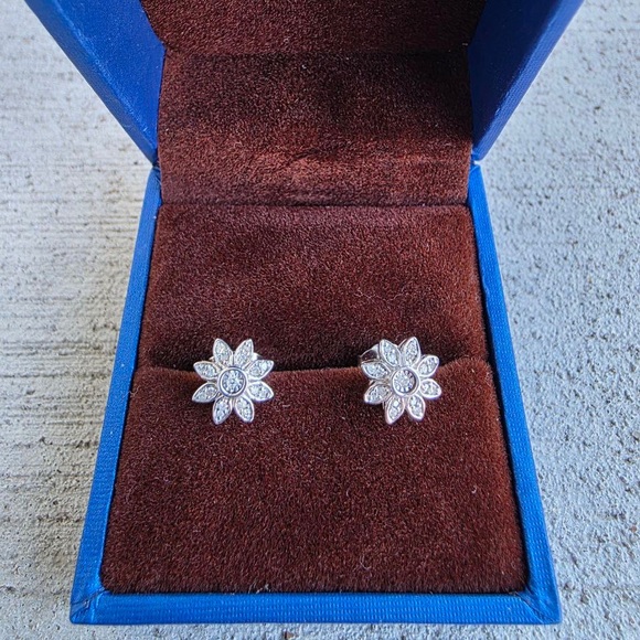Macy’s Diamond Flower Stud Earrings 1/10 ct. t.w. in 925 Sterling Silver - Picture 2 of 7
